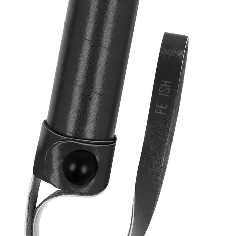 Fouet Fétiche BDSM en Cuir Végétalien – Domination & Soumission – présentation sous un autre angle